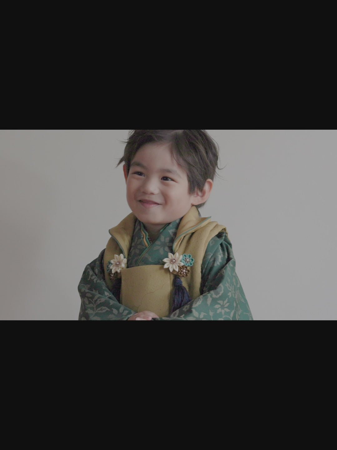七五三　３歳男の子　被布着物レンタル　黄色の被布に緑色の着物