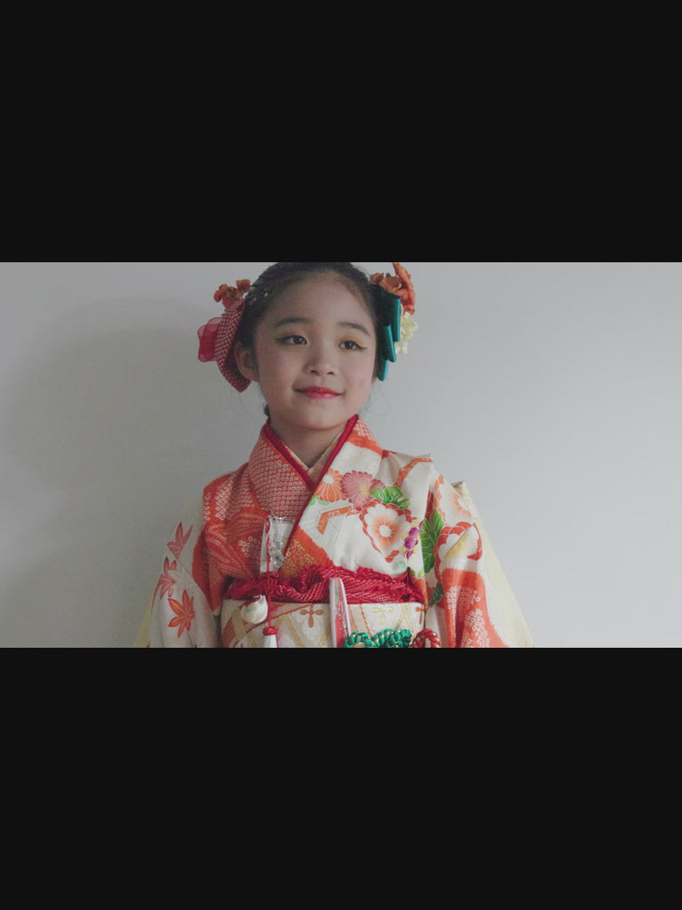 七五三　７歳女の子　着物レンタル　花柄楓柄オレンジ色の着物