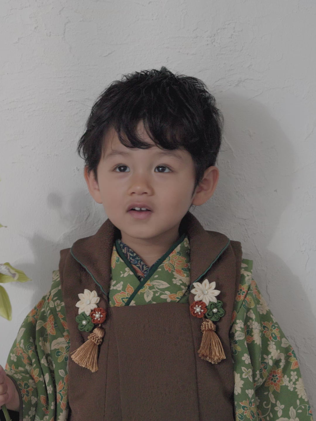七五三レンタル着物　３歳男の子　ブラウン　グリーン　上半身　被布　動画