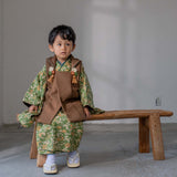 七五三レンタル着物　３歳男の子　ブラウン　グリーン　座り姿