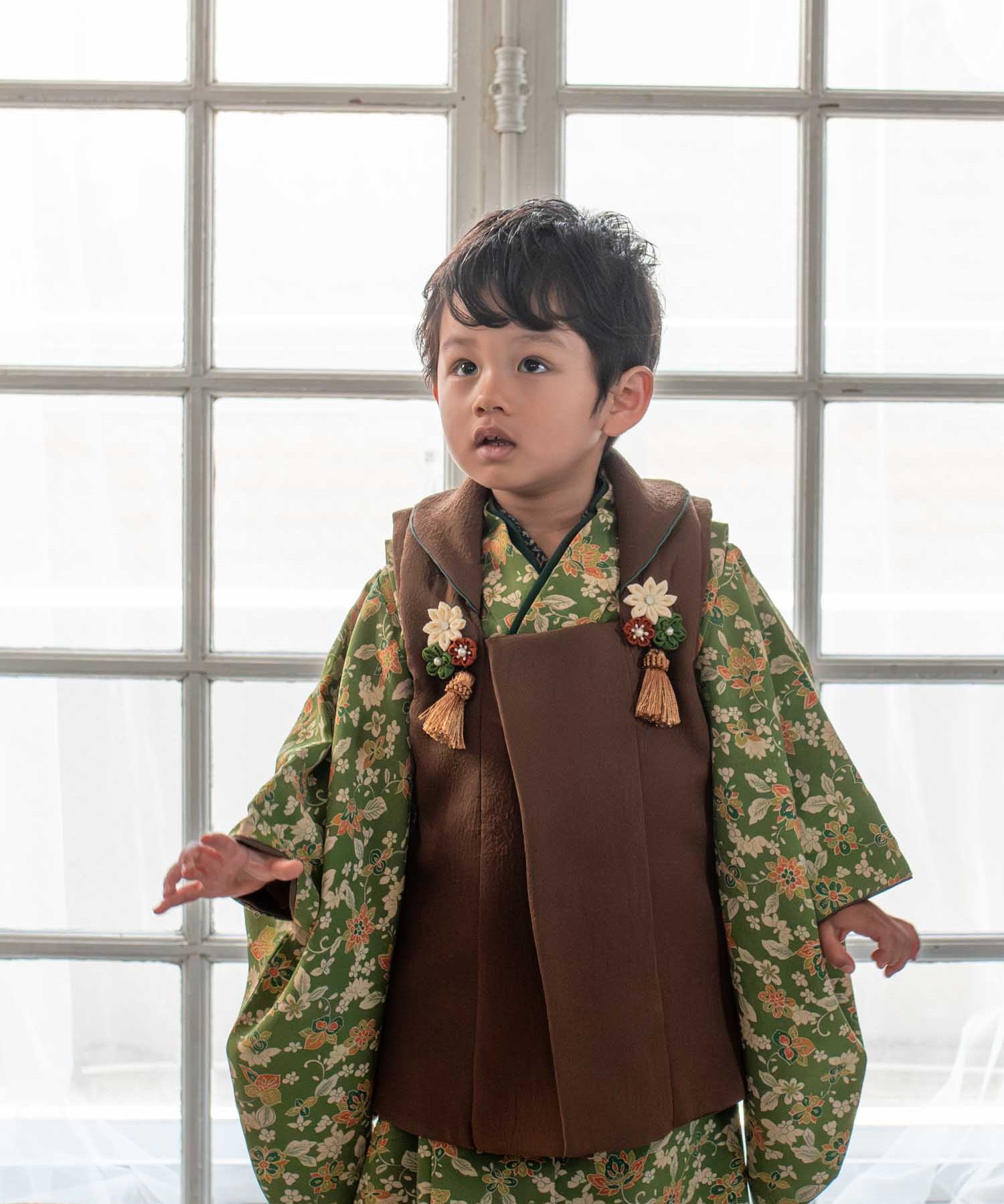 七五三レンタル着物　３歳男の子　ブラウン　グリーン　上半身　被布
